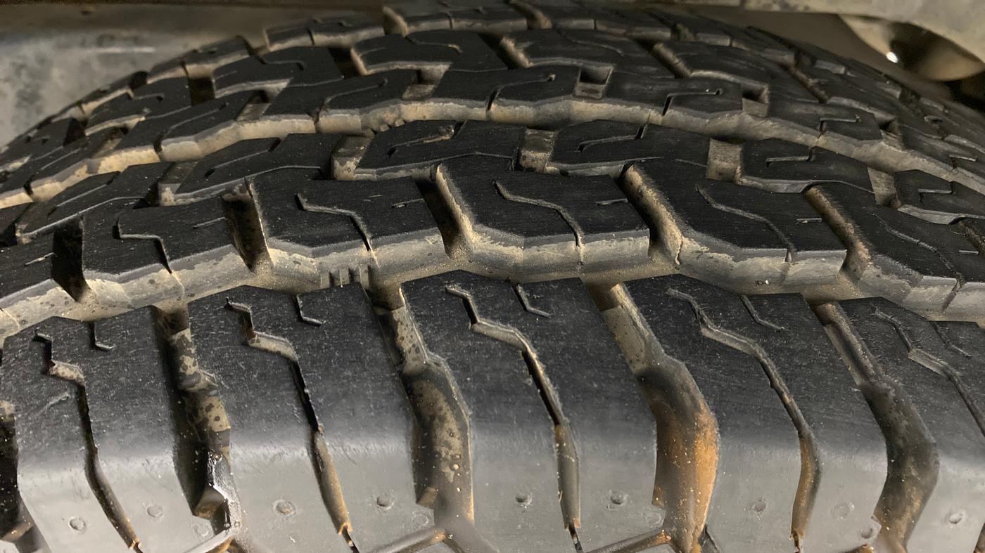 2015 Mahindra TUV300 T8, Diesel, Manual, 50,780 km, Left Rear Tyre Tread