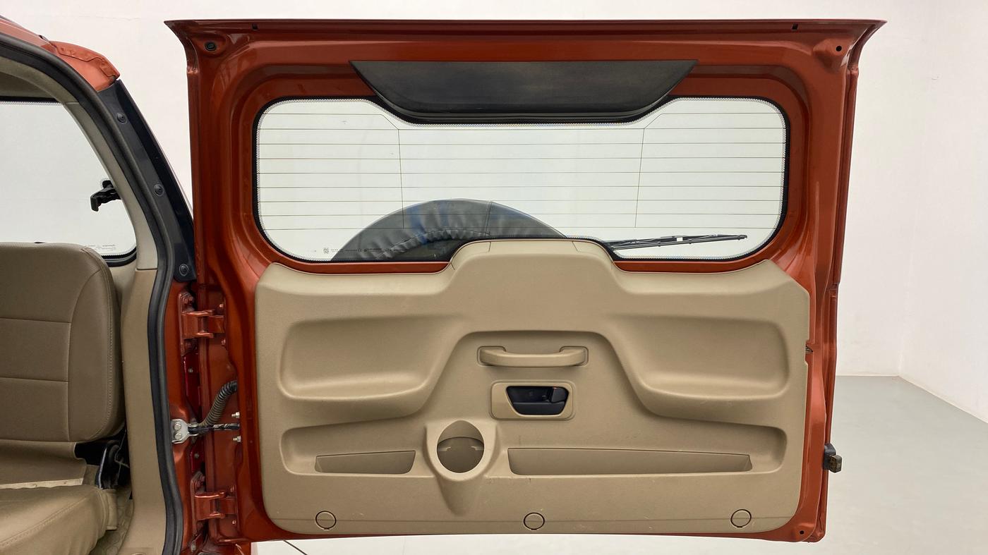 2015 Mahindra TUV300 T8, Diesel, Manual, 50,780 km, Boot Door Open