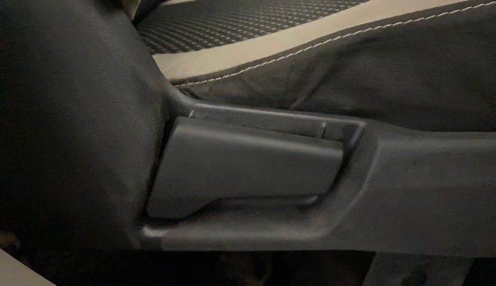 2020 Renault TRIBER RXZ, Petrol, Manual, 63,898 km, Driver Side Adjustment Panel