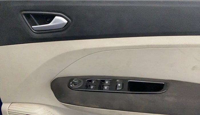 2020 Renault TRIBER RXZ, Petrol, Manual, 63,898 km, Driver Side Door Panels Control