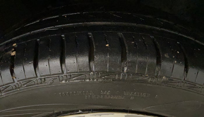 2020 Renault TRIBER RXZ, Petrol, Manual, 63,898 km, Right Front Tyre Tread