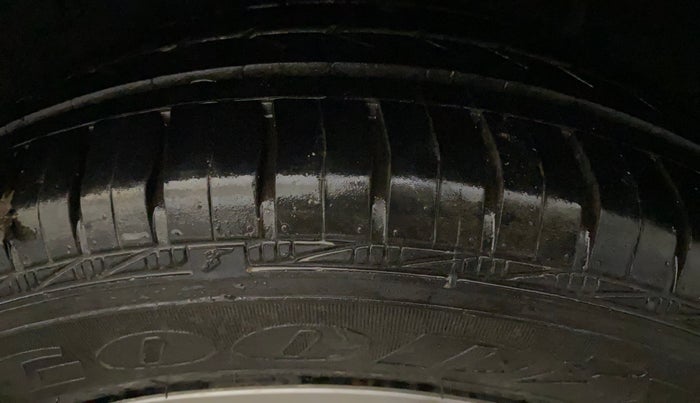 2020 Renault TRIBER RXZ, Petrol, Manual, 63,898 km, Left Rear Tyre Tread