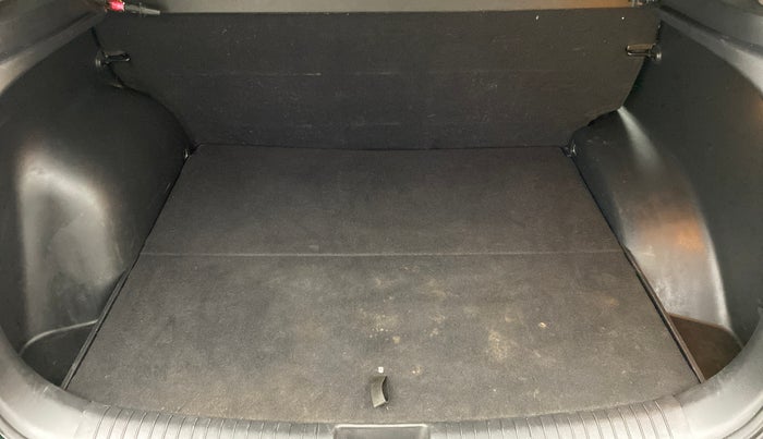 2016 Hyundai Creta 1.4 S CRDI, Diesel, Manual, 78,367 km, Boot Inside