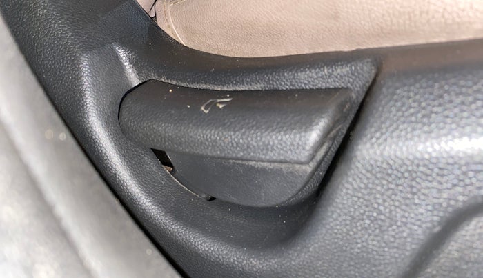 2016 Hyundai Elite i20 MAGNA 1.2, Petrol, Manual, 48,340 km, Driver Side Adjustment Panel