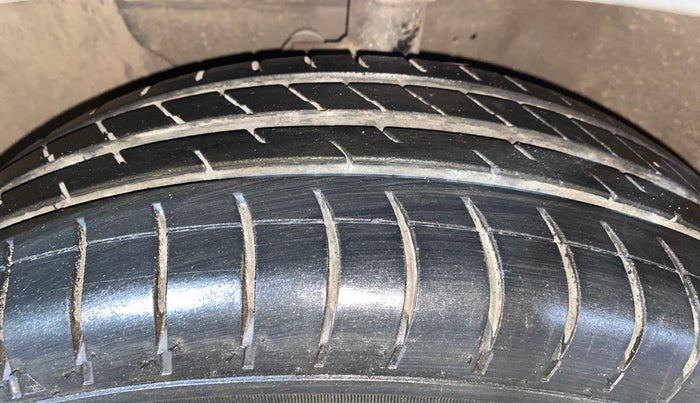 2016 Hyundai Elite i20 MAGNA 1.2, Petrol, Manual, 48,340 km, Left Front Tyre Tread