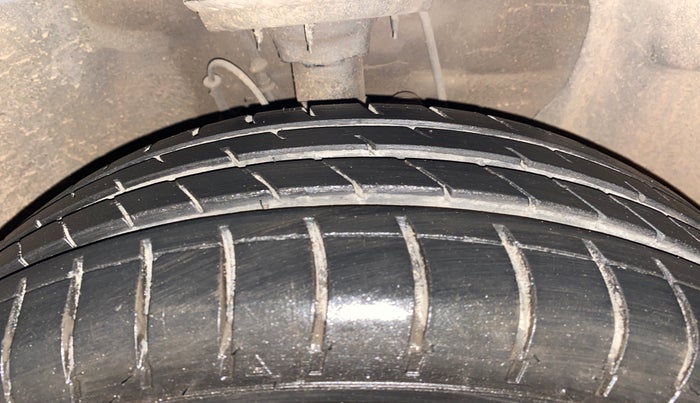 2016 Hyundai Elite i20 MAGNA 1.2, Petrol, Manual, 48,340 km, Right Front Tyre Tread