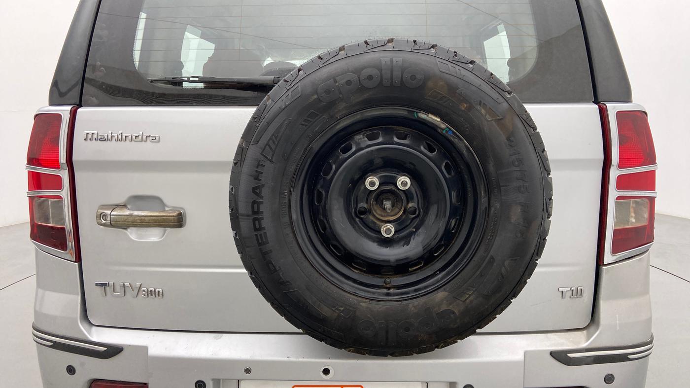 2019 Mahindra TUV300 T10 DUAL TONE, Diesel, Manual, 70,065 km, Spare Tyre