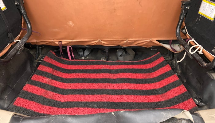 2019 Mahindra TUV300 T10 DUAL TONE, Diesel, Manual, 70,065 km, Boot Inside