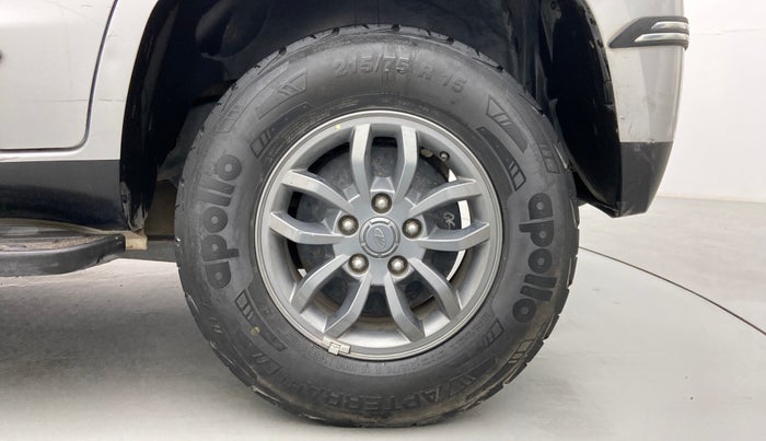 2019 Mahindra TUV300 T10 DUAL TONE, Diesel, Manual, 70,065 km, Left Rear Wheel