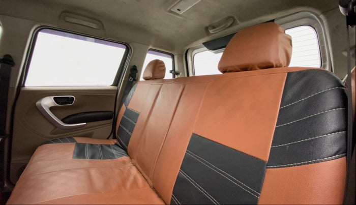 2019 Mahindra TUV300 T10 DUAL TONE, Diesel, Manual, 70,065 km, Right Side Rear Door Cabin