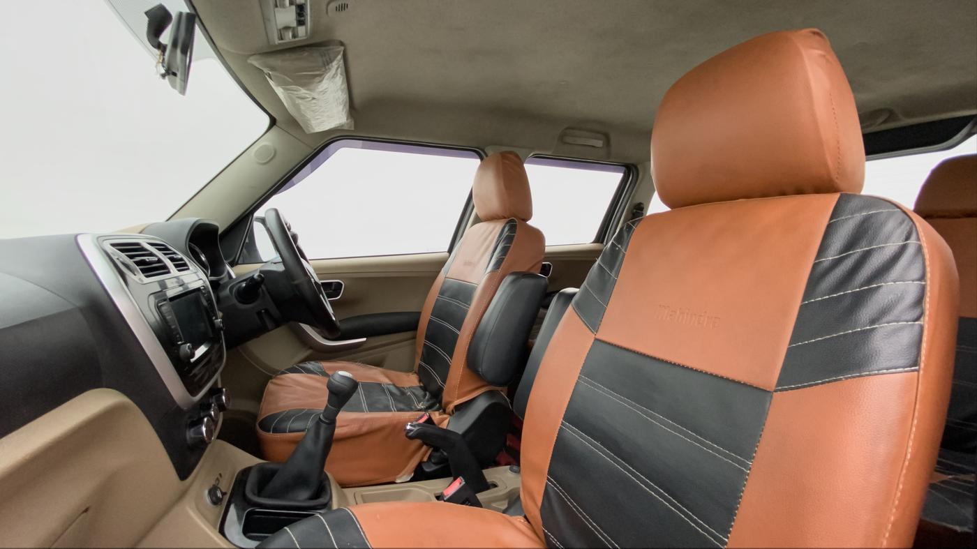 2019 Mahindra TUV300 T10 DUAL TONE, Diesel, Manual, 70,065 km, Right Side Front Door Cabin