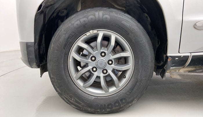 2019 Mahindra TUV300 T10 DUAL TONE, Diesel, Manual, 70,065 km, Left Front Wheel