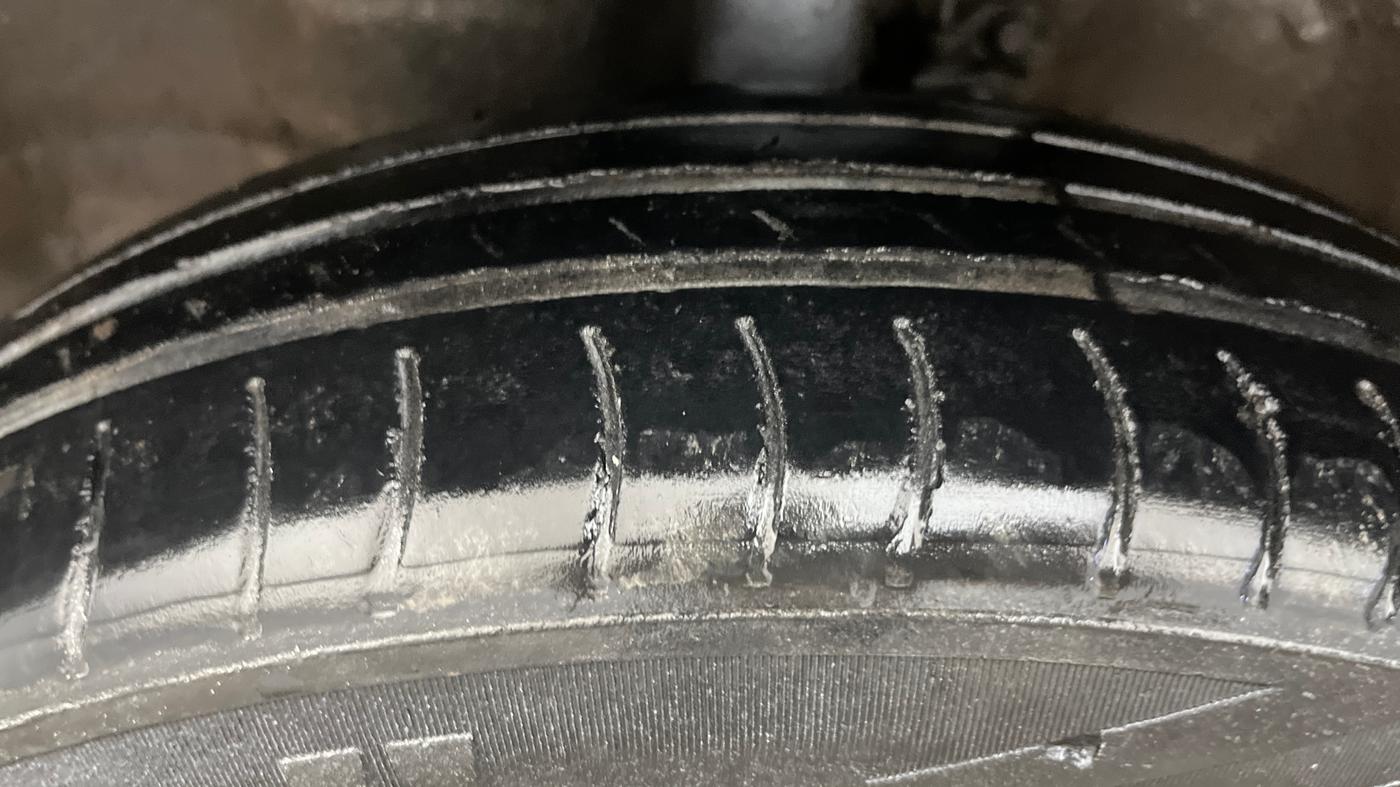 2018 Maruti Wagon R 1.0 LXI CNG, CNG, Manual, 1,10,558 km, Left Front Tyre Tread