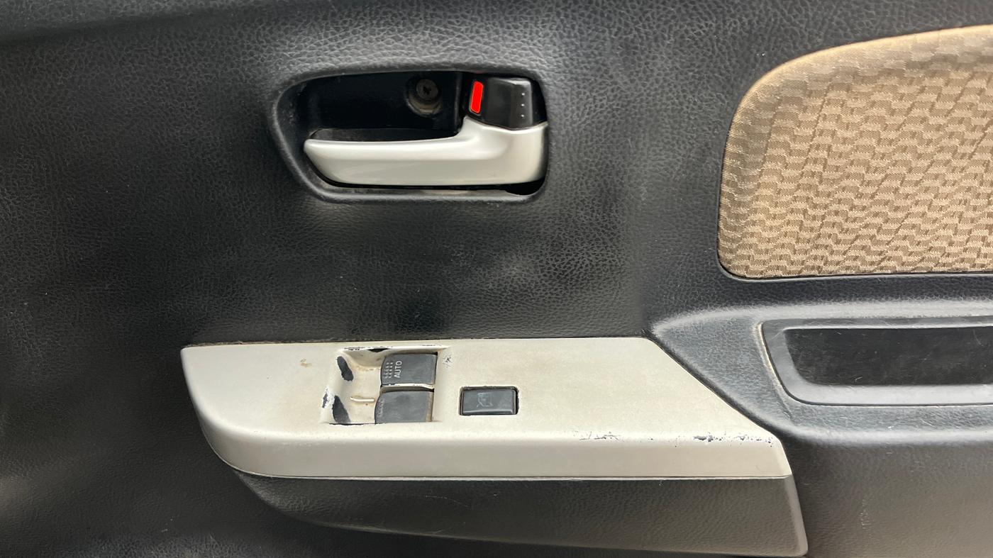 2018 Maruti Wagon R 1.0 LXI CNG, CNG, Manual, 1,10,558 km, Driver Side Door Panels Control
