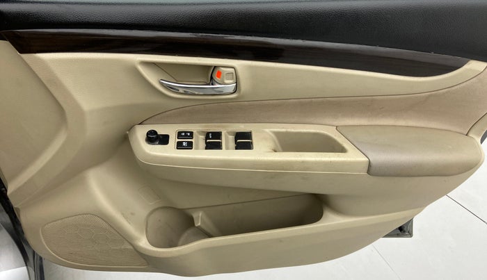 2016 Maruti Ciaz VXI PLUS, Petrol, Manual, 1,17,351 km, Driver Side Door Panels Control