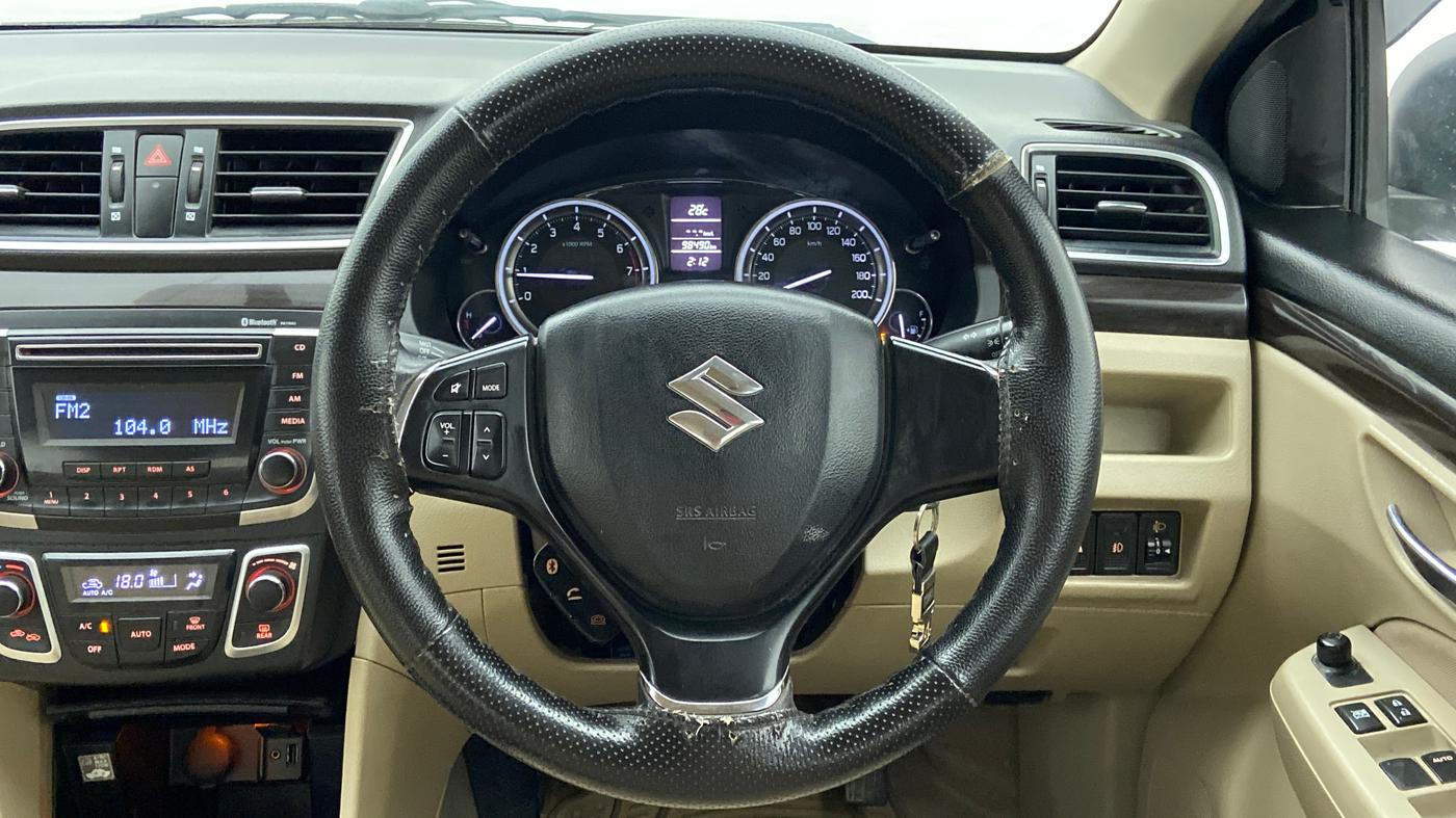 2016 Maruti Ciaz VXI PLUS, Petrol, Manual, 1,17,351 km, Steering Wheel Close Up