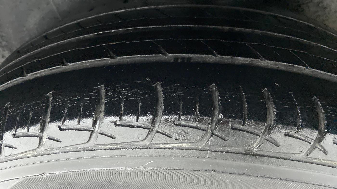 2016 Maruti Ciaz VXI PLUS, Petrol, Manual, 1,17,351 km, Left Rear Tyre Tread