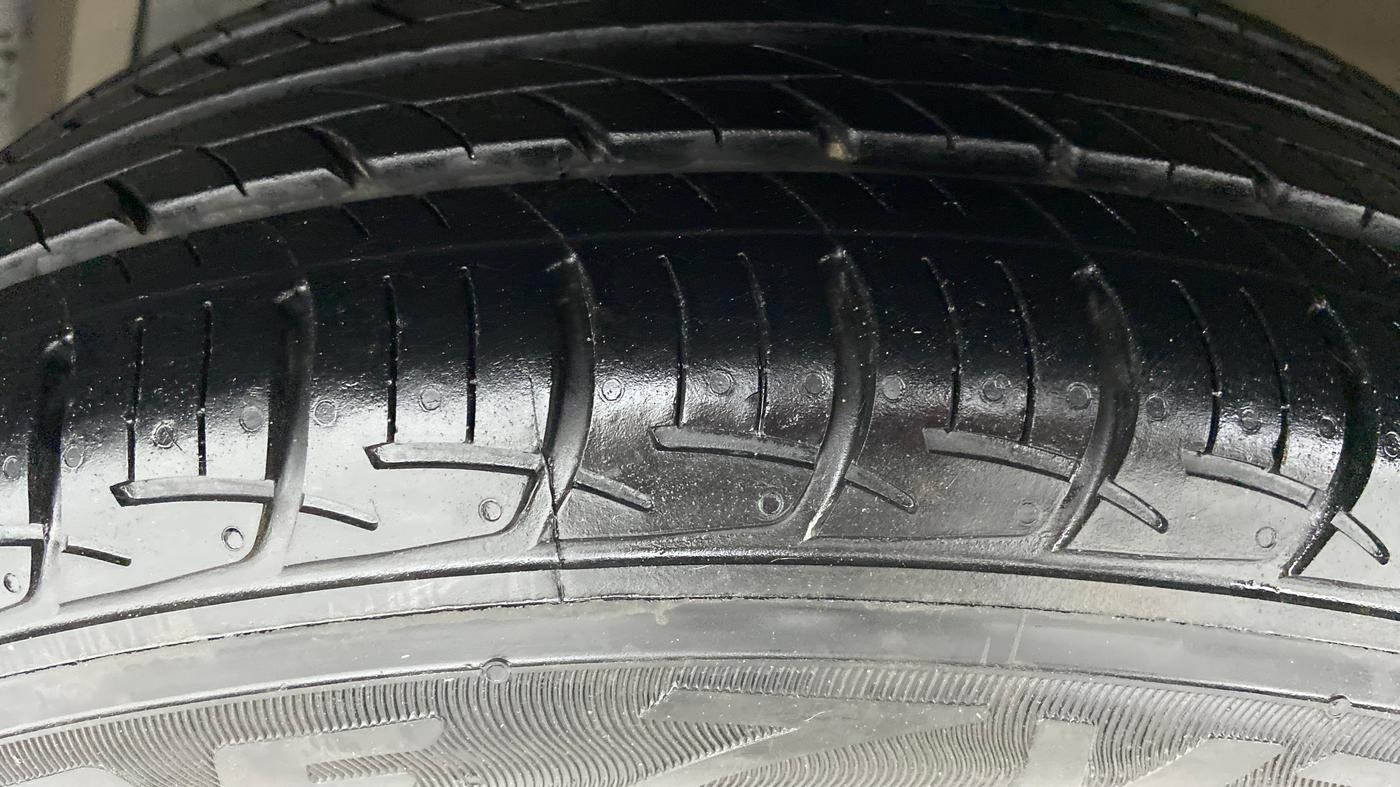 2016 Maruti Ciaz VXI PLUS, Petrol, Manual, 1,17,351 km, Left Front Tyre Tread