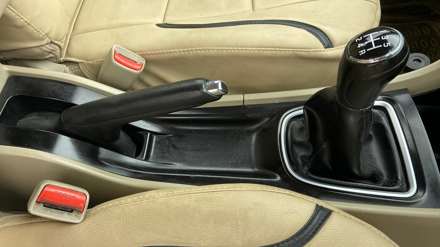 2016 Maruti Ciaz VXI PLUS, Petrol, Manual, 1,17,351 km, Gear Lever