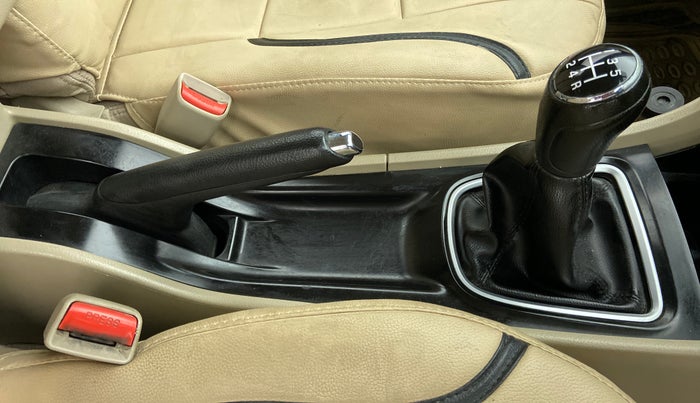 2016 Maruti Ciaz VXI PLUS, Petrol, Manual, 1,17,351 km, Gear Lever