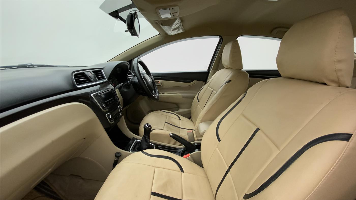 2016 Maruti Ciaz VXI PLUS, Petrol, Manual, 1,17,351 km, Right Side Front Door Cabin