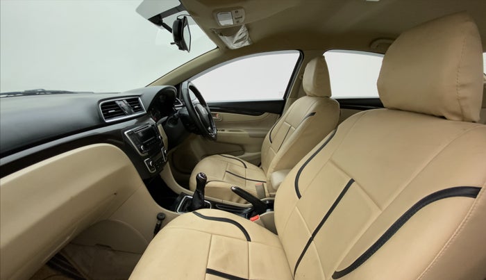 2016 Maruti Ciaz VXI PLUS, Petrol, Manual, 1,17,351 km, Right Side Front Door Cabin