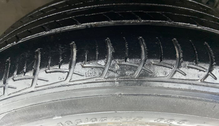 2016 Maruti Ciaz VXI PLUS, Petrol, Manual, 1,17,351 km, Right Front Tyre Tread