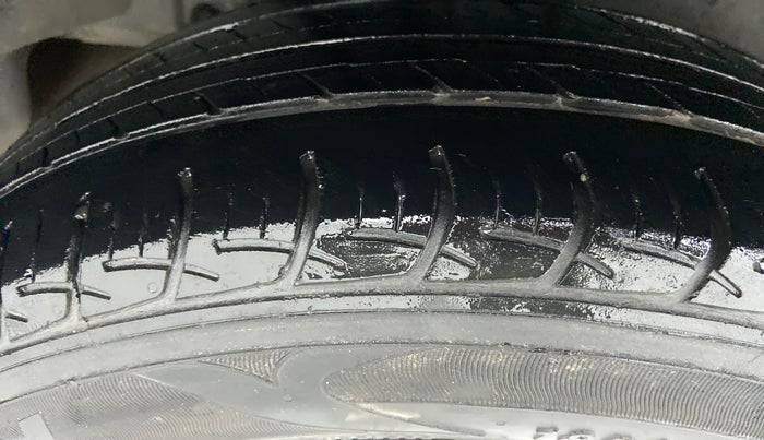 2016 Maruti Ciaz VXI PLUS, Petrol, Manual, 1,17,351 km, Right Rear Tyre Tread