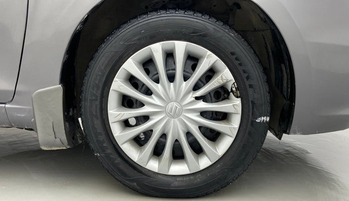 2016 Maruti Ciaz VXI PLUS, Petrol, Manual, 1,17,351 km, Right Front Wheel