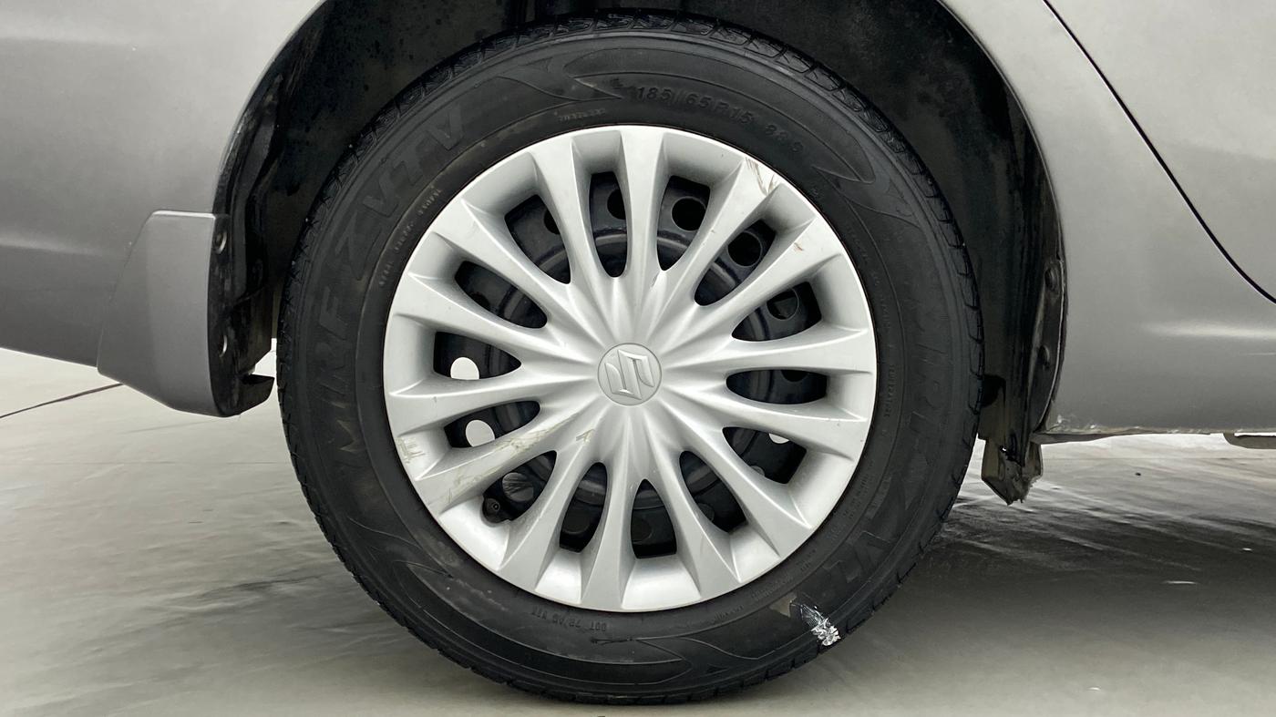 2016 Maruti Ciaz VXI PLUS, Petrol, Manual, 1,17,351 km, Right Rear Wheel