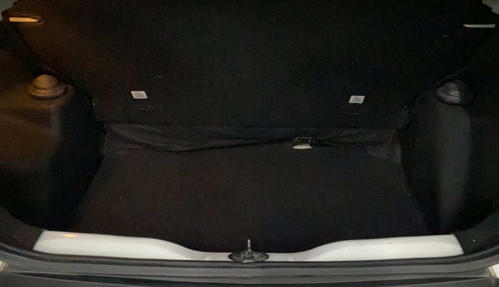 2022 Tata PUNCH ACCOMPLISHED AMT, Petrol, Automatic, 13,104 km, Boot Inside