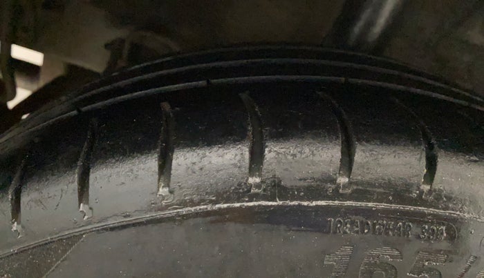 2015 Hyundai Grand i10 SPORTZ 1.2 KAPPA VTVT, CNG, Manual, 1,23,429 km, Right Rear Tyre Tread