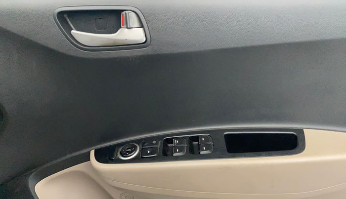 2015 Hyundai Grand i10 SPORTZ 1.2 KAPPA VTVT, CNG, Manual, 1,23,429 km, Driver Side Door Panels Control