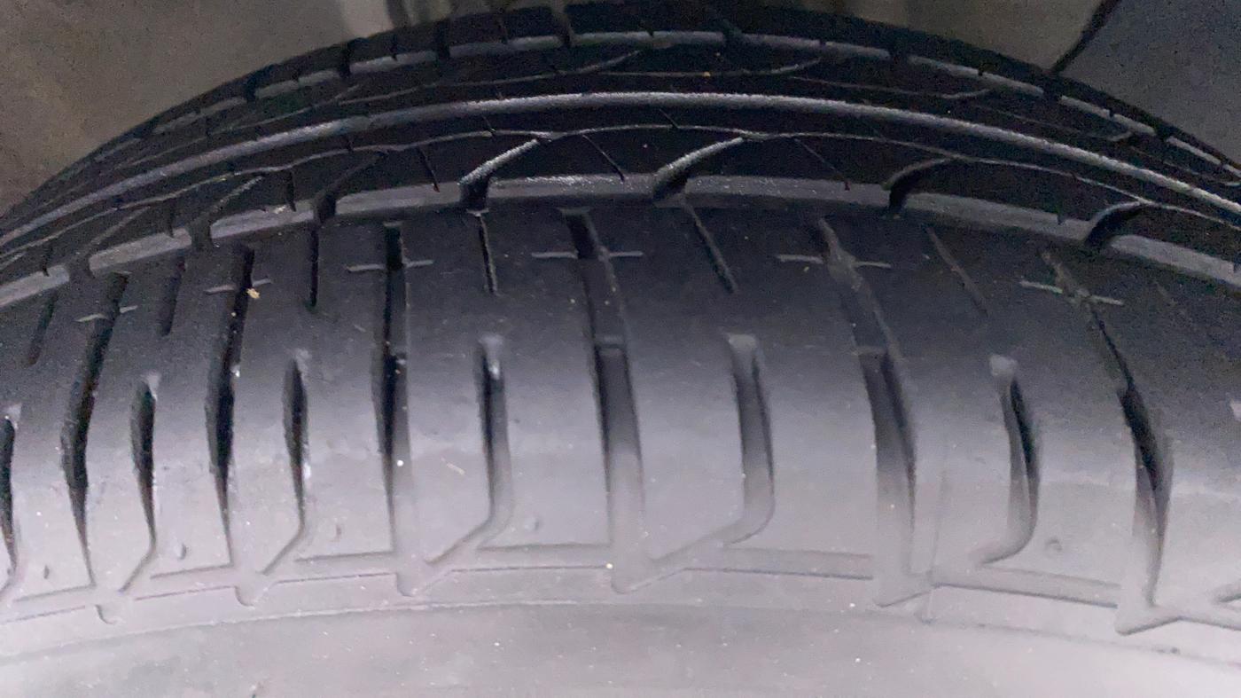 2016 Hyundai Elite i20 ASTA 1.2 (O), Petrol, Manual, 91,197 km, Right Front Tyre Tread