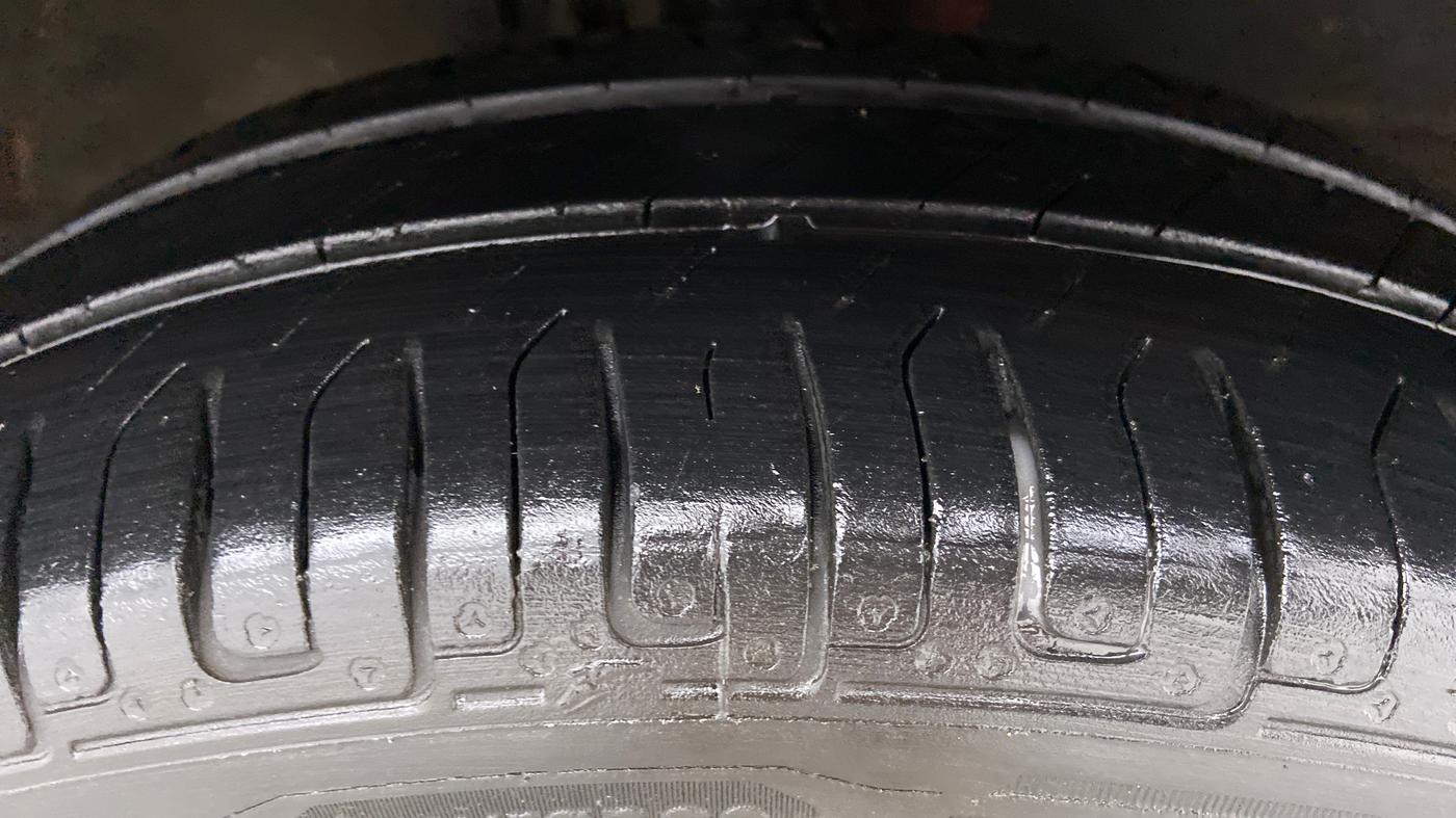 2013 Maruti Wagon R 1.0 VXI, Petrol, Manual, 42,859 km, Right Front Tyre Tread