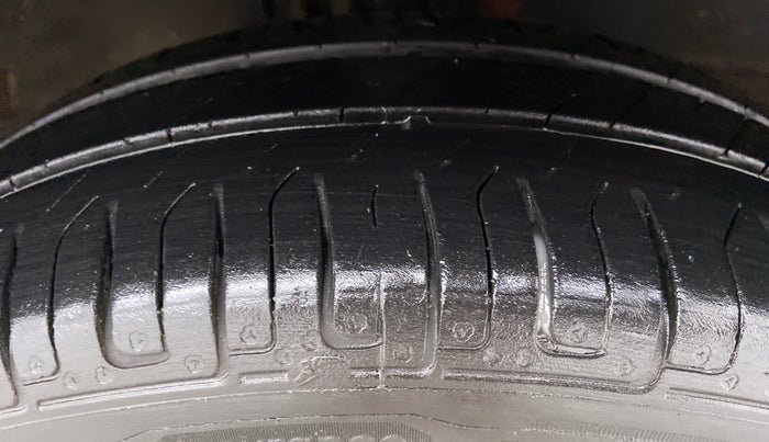 2013 Maruti Wagon R 1.0 VXI, Petrol, Manual, 42,859 km, Right Front Tyre Tread