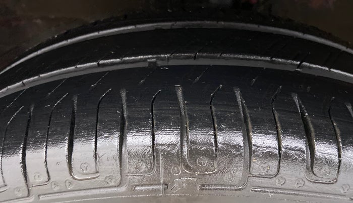 2013 Maruti Wagon R 1.0 VXI, Petrol, Manual, 42,859 km, Left Front Tyre Tread