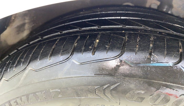 2014 Hyundai Verna FLUIDIC 1.6 CRDI SX AT, Diesel, Automatic, 68,737 km, Right Front Tyre Tread