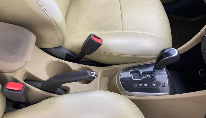 2014 Hyundai Verna FLUIDIC 1.6 CRDI SX AT, Diesel, Automatic, 68,737 km, Gear Lever