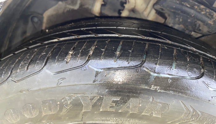 2014 Hyundai Verna FLUIDIC 1.6 CRDI SX AT, Diesel, Automatic, 68,737 km, Left Front Tyre Tread