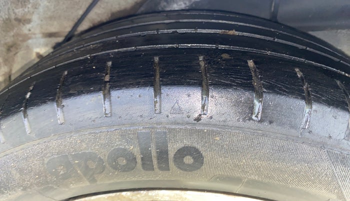 2014 Hyundai Verna FLUIDIC 1.6 CRDI SX AT, Diesel, Automatic, 68,737 km, Left Rear Tyre Tread