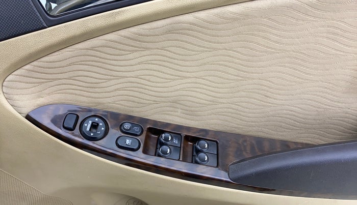 2014 Hyundai Verna FLUIDIC 1.6 CRDI SX AT, Diesel, Automatic, 68,737 km, Driver Side Door Panels Control