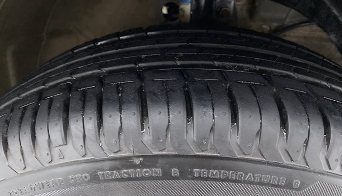 2022 Maruti Swift ZXI (AMT), Petrol, Automatic, 5,086 km, Right Front Tyre Tread