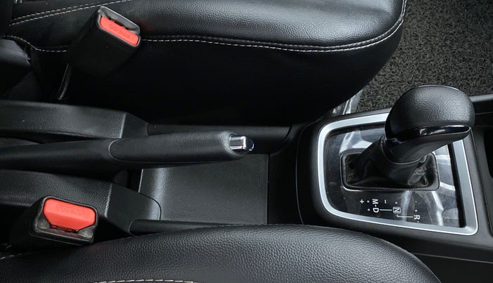 2022 Maruti Swift ZXI (AMT), Petrol, Automatic, 5,086 km, Gear Lever