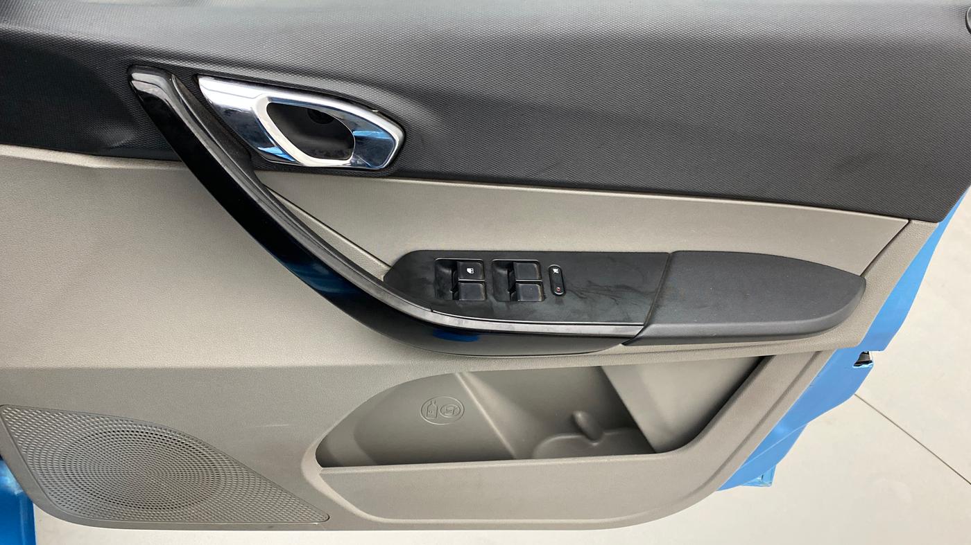 2018 Tata Tiago XZ PETROL, CNG, Manual, 83,340 km, Driver Side Door Panels Control