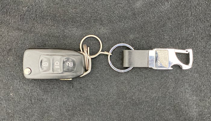 2018 Tata Tiago XZ PETROL, CNG, Manual, 83,340 km, Key Close Up