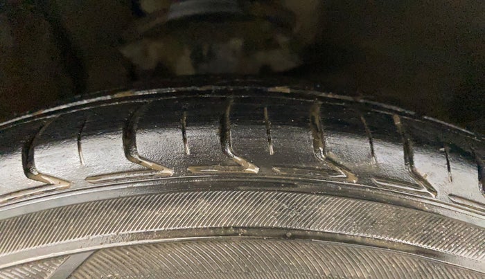 2013 Hyundai i10 SPORTZ 1.1, Petrol, Manual, 91,578 km, Right Front Tyre Tread