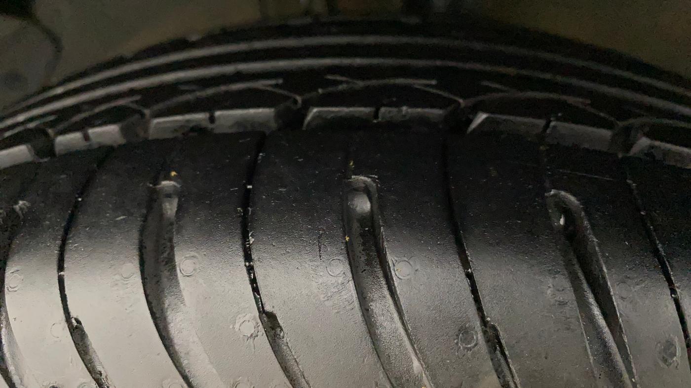 2011 Hyundai i20 ASTA 1.2, Petrol, Manual, 55,902 km, Left Front Tyre Tread