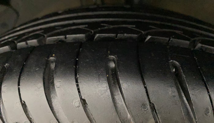 2011 Hyundai i20 ASTA 1.2, Petrol, Manual, 55,902 km, Left Front Tyre Tread