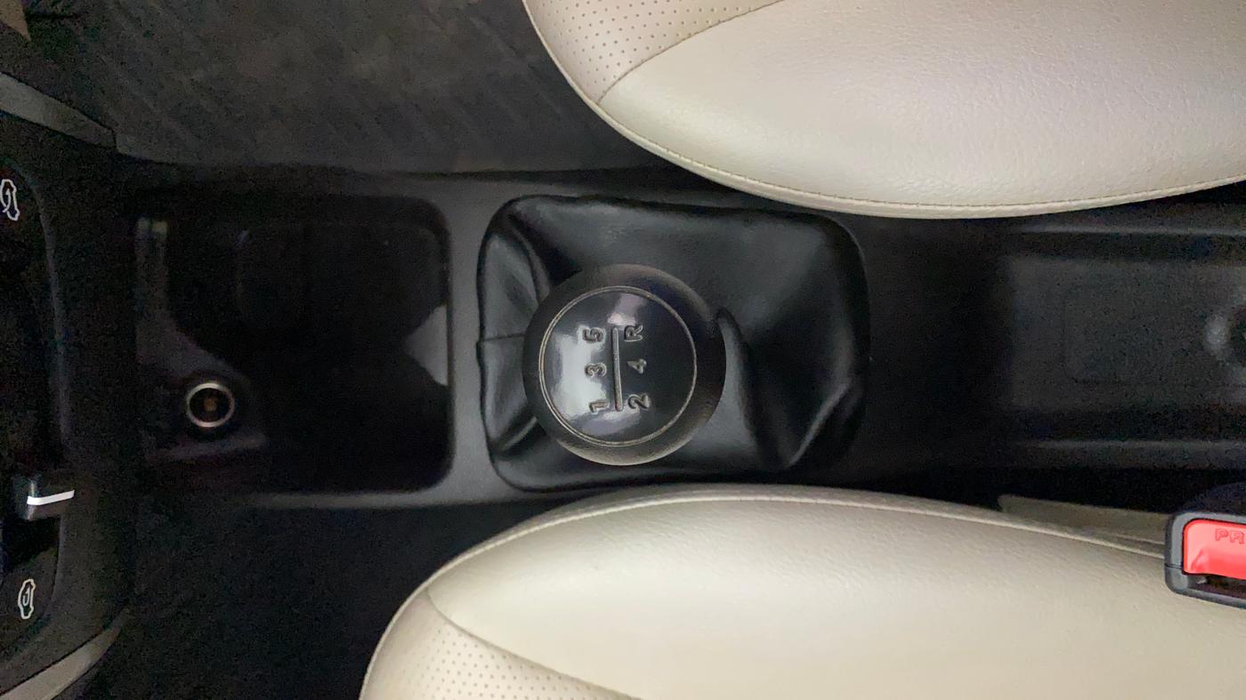 2018 Hyundai Eon ERA +, Petrol, Manual, 28,667 km, Gear Lever